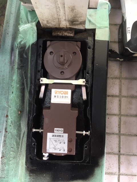 フロアヒンジ修理交換の料金表