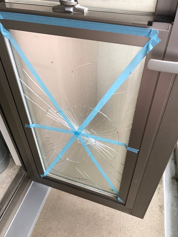 行橋市でペアガラス交換を行いました 勝手口ドアのガラス割れです 福岡県の窓とドアの修理専門店 窓店
