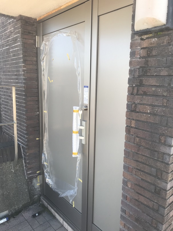 熊本市西区での玄関リフォーム工事はLIXIL製ドアを使用